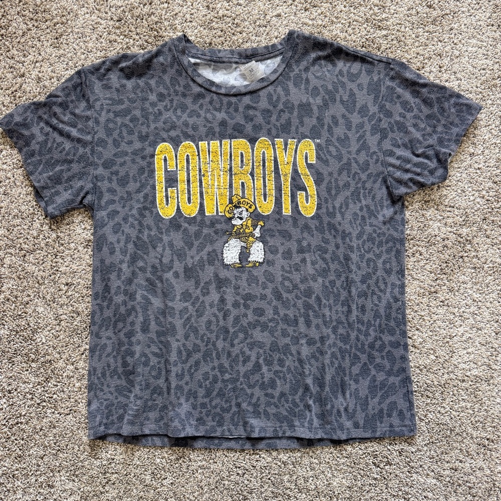 Wyoming Cowboys grey leopard print oversized tee